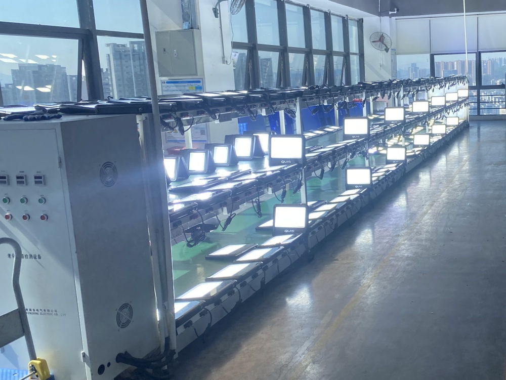 LED flood light production