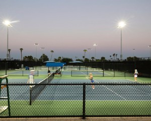 LED sportovní světelný projekt tenisový kurt